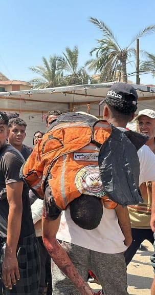 ZAHERABUHUSIEN's tweet photo. استهدفهم الإحتلال أثناء ذهابهم لانتشال الشهداء والجرحى 
شهداء ومصابون من طواقم الدفاع المدني أثناء تحركهم لانقاذ النازحين من مجزرة المواصي بخانيونس.
#مجزرة_مواصي_خانيونس https://t.co/AtrDlfqYBQ