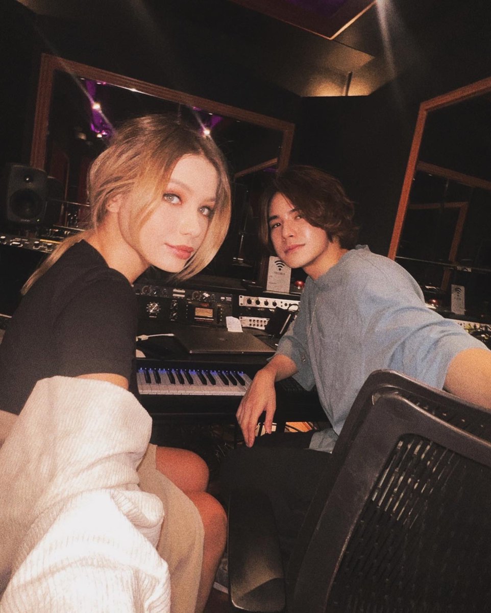 shunichikomazu's tweet photo. Check out of studio, check into summer. 
@nikolapatini 

Song link : https://t.co/kblkV1XmSM https://t.co/8tooDGJzRQ