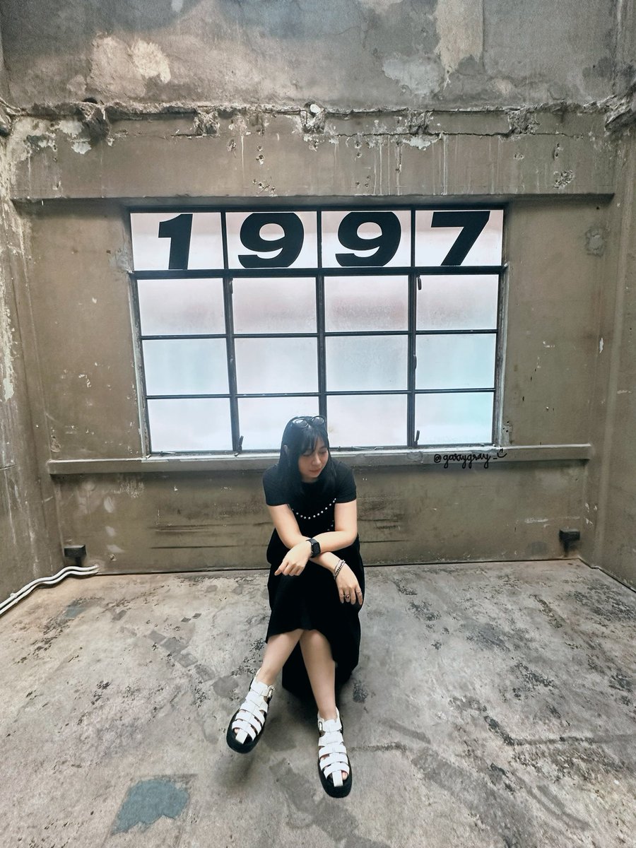 garaygray_'s tweet image. มีความสุขเสมอ =) 

‘𝟭𝟵𝟵𝟳 𝗔𝗘𝗦𝗧𝗛𝗘𝗧𝗜𝗖’ 🖤
𝘵𝘩𝘦 1𝘴𝘵 𝘣𝘭𝘢𝘤𝘬 𝘢𝘯𝘥 𝘸𝘩𝘪𝘵𝘦 𝘨𝘢𝘭𝘭𝘦𝘳𝘺 𝘧𝘰𝘳 
𝘕𝘌𝘛 𝘚𝘐𝘙𝘈𝘗𝘏𝘖𝘗 

@netsiraphop 
#netsiraphop 
#Net1997aesthetic
#Net27thBDProject