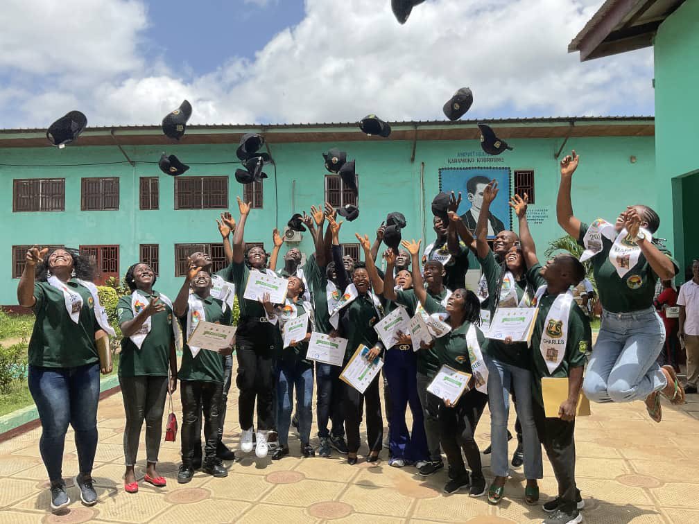RenaspGui's tweet photo. La remise des Certificats aux Étudiants de la première cohorte de notre Programme de formation Jeunesse Pour la Conservation Guinée  (JPC), a eu lieu ce mardi 09 juillet 2024 dans la salle polyvalente du centre universitaire de N’ZEREKORE.

Image ⤵️ https://t.co/VzQiPf5n9S