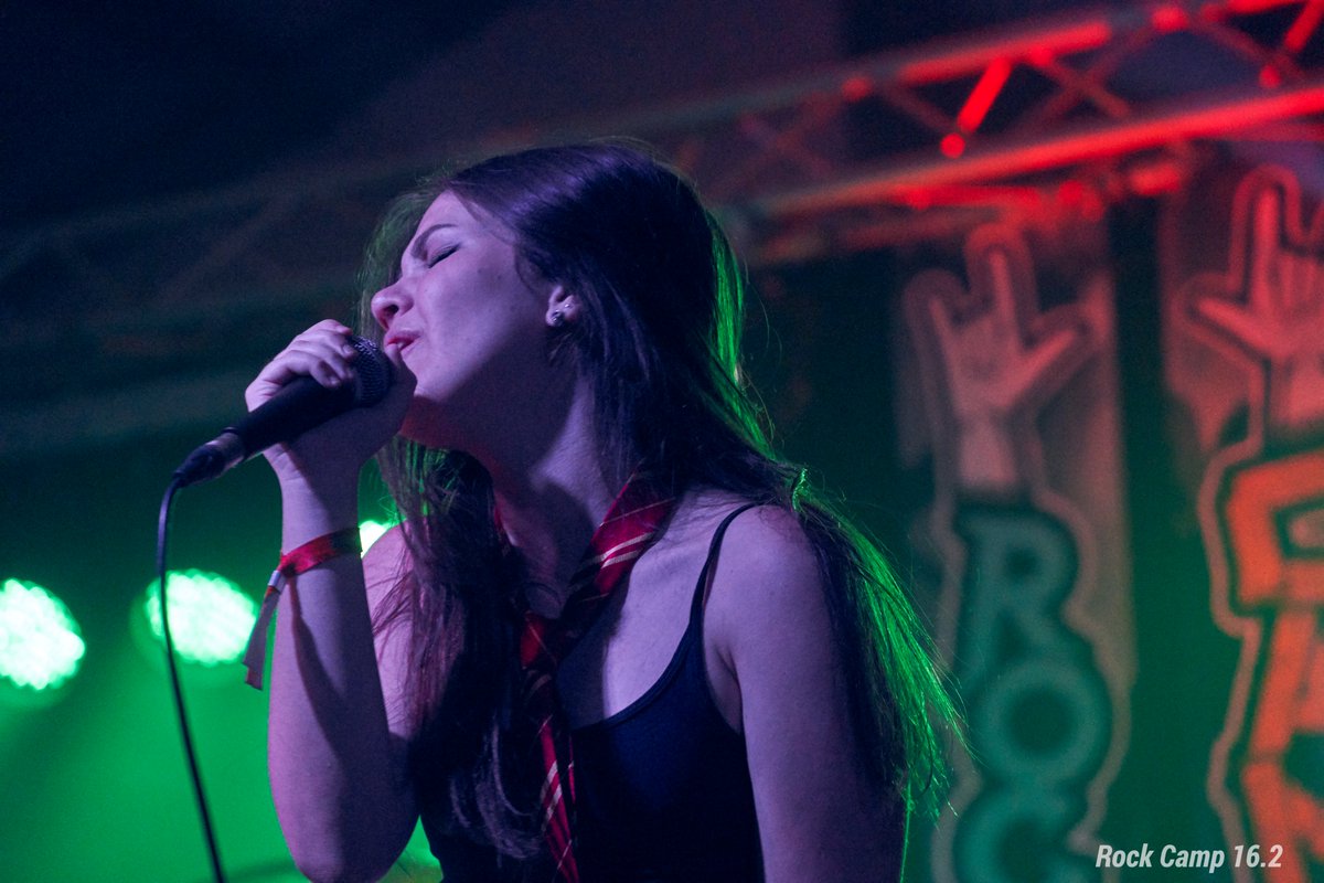 RockCampES's tweet photo. Hoy es el #DíaMundialDelRock y anoche lo celebramos con un pedazo de concierto de todos nuestros acampados en lo que ha sido una de las mejores #FinalJam que hemos visto en mucho tiempo. ¡Enhorabuena a todos!
#RockCamp162 https://t.co/sFNVf1lQzd