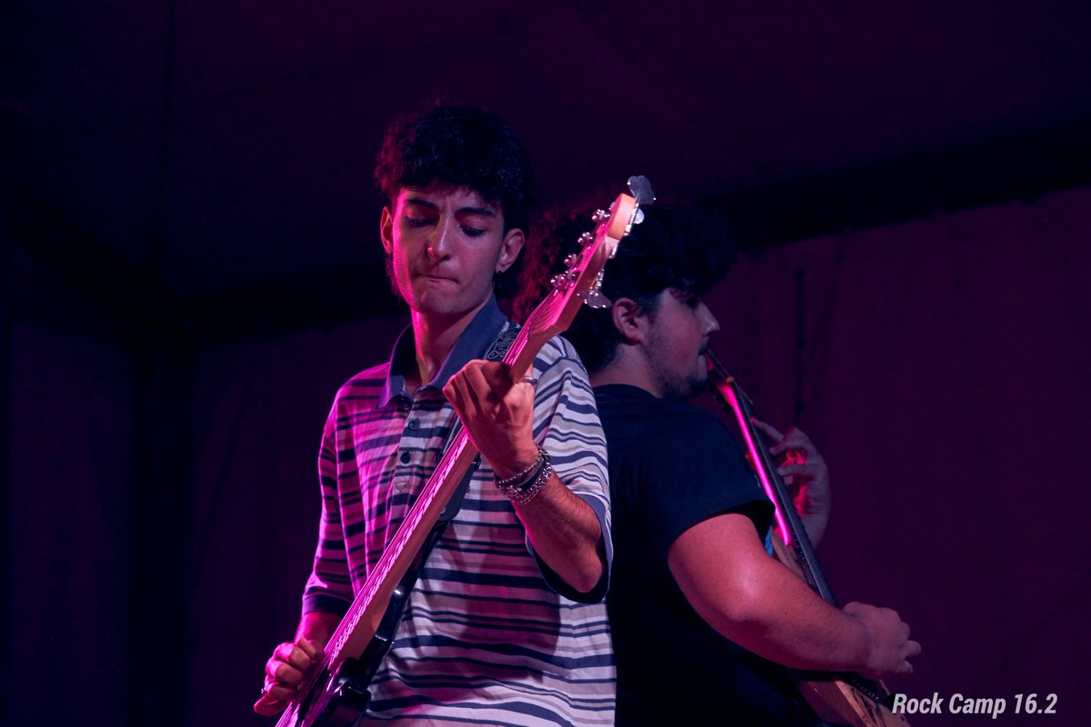 RockCampES's tweet photo. Hoy es el #DíaMundialDelRock y anoche lo celebramos con un pedazo de concierto de todos nuestros acampados en lo que ha sido una de las mejores #FinalJam que hemos visto en mucho tiempo. ¡Enhorabuena a todos!
#RockCamp162 https://t.co/sFNVf1lQzd