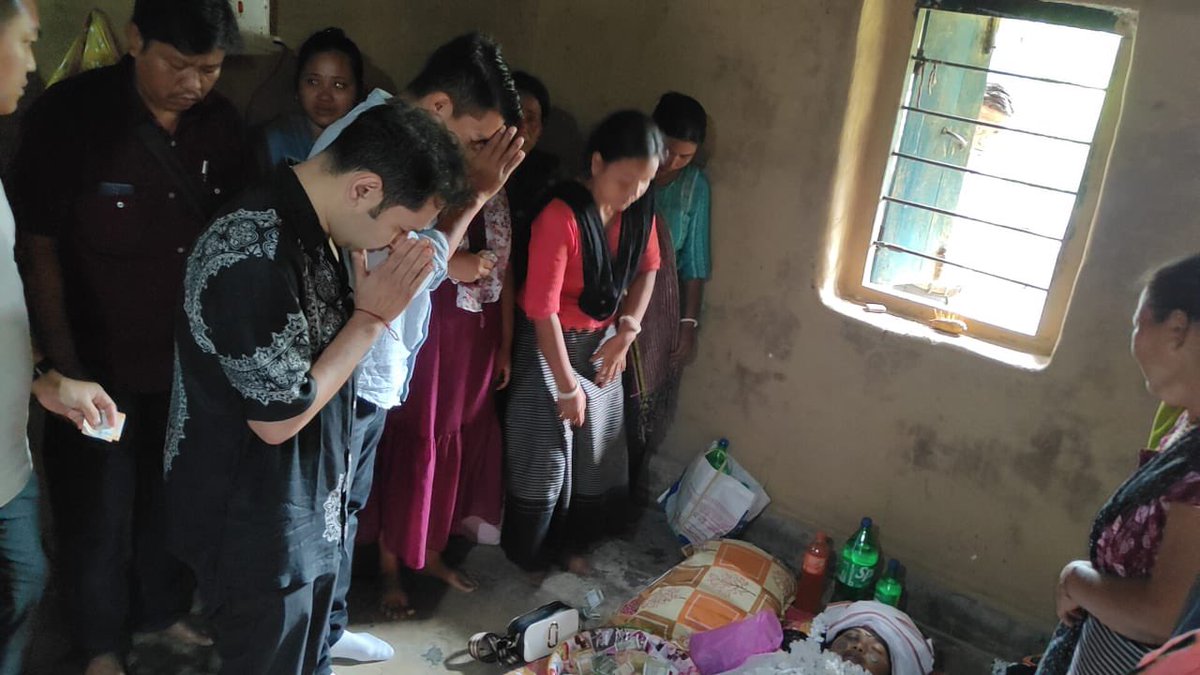 PradyotManikya's tweet photo. Met the family of Parmeshwar Reang  in Gandatwisa. We will leave no stone unturned to ensure that  justice is done. the family will be given a compensation of Rs 1 lakh
 
The DGP has assured that they will take all steps necessary.I appeal everyone to maintain peace and restraint https://t.co/vZATYVTVym