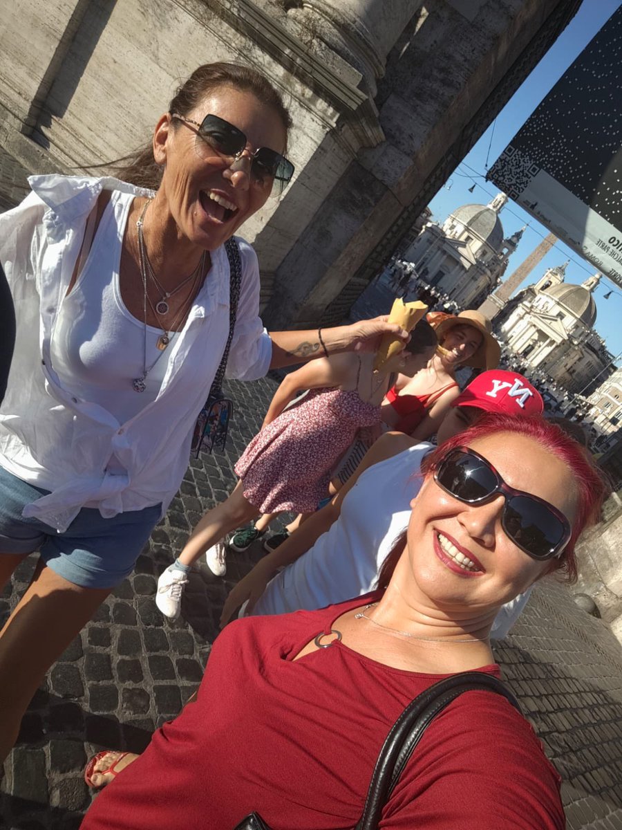 ChiccaCrespi's tweet photo. Penso che sono fortunata a essere come sono venire di passaggio a Roma e incontrare amiche attore https://t.co/8C8H5F5BFL