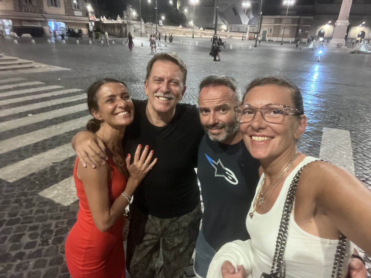 ChiccaCrespi's tweet photo. Penso che sono fortunata a essere come sono venire di passaggio a Roma e incontrare amiche attore https://t.co/8C8H5F5BFL