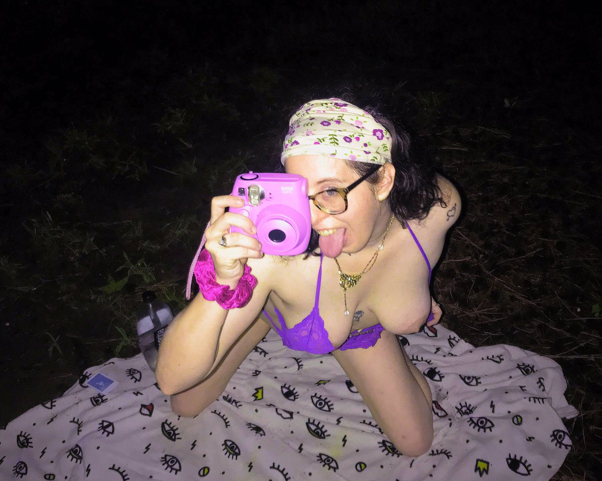 s00fixated's tweet photo. New content for you baby 😝 https://t.co/G0lRaZwtbX #NEW #SALE #PROMO #OutdoorViews 😇 https://t.co/O4AOPtYDsw