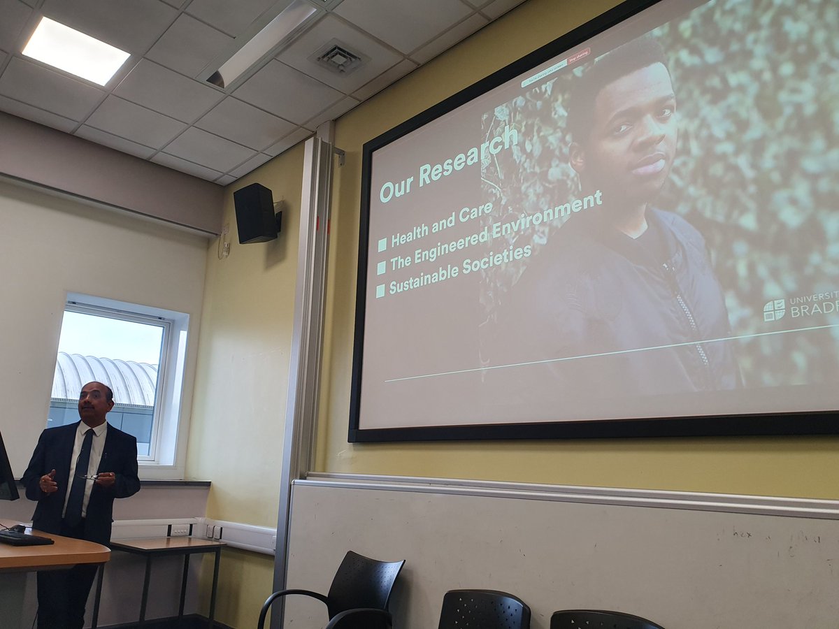 Discover Your Research Potential session is underway with <a href="/ParadkarAnant/">Anant Paradkar</a> showcasing our innovative research centres, groups, and opportunities across <a href="/UniofBradford/">University of Bradford</a> 
#PostGradOpenDay #research #PhD