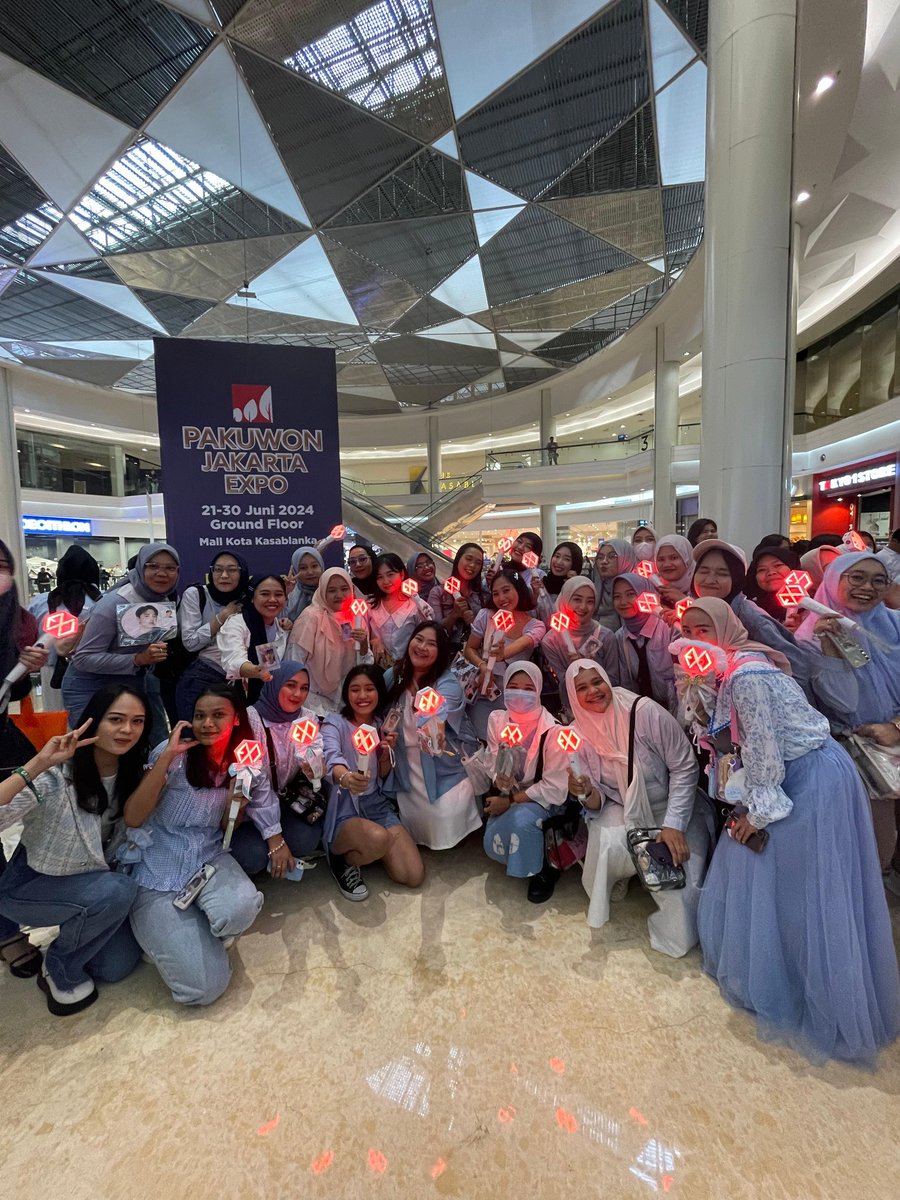 kjdelle's tweet photo. #weareoneEXO
#exol #exolina
#BLOOMinJakarta
#FANCONCERT_BLOOM
#FANCONCERT_BLOOM_inJKT #DOHKYUNGSOO #도경수 https://t.co/7fGP36bBvM