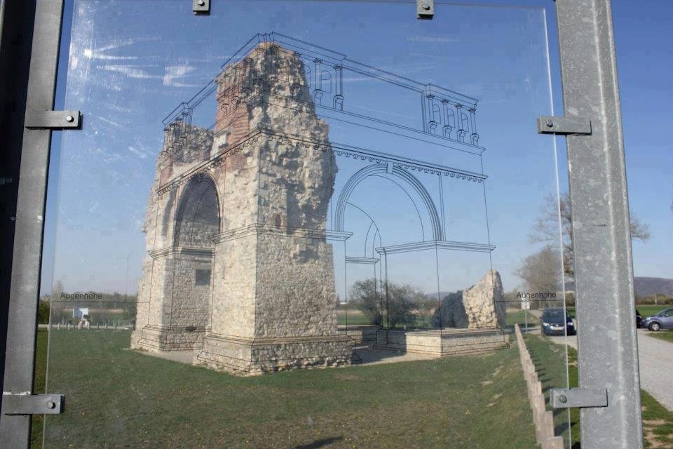 Pasan los años y sigo enamorado de este cartel para explicar ruinas