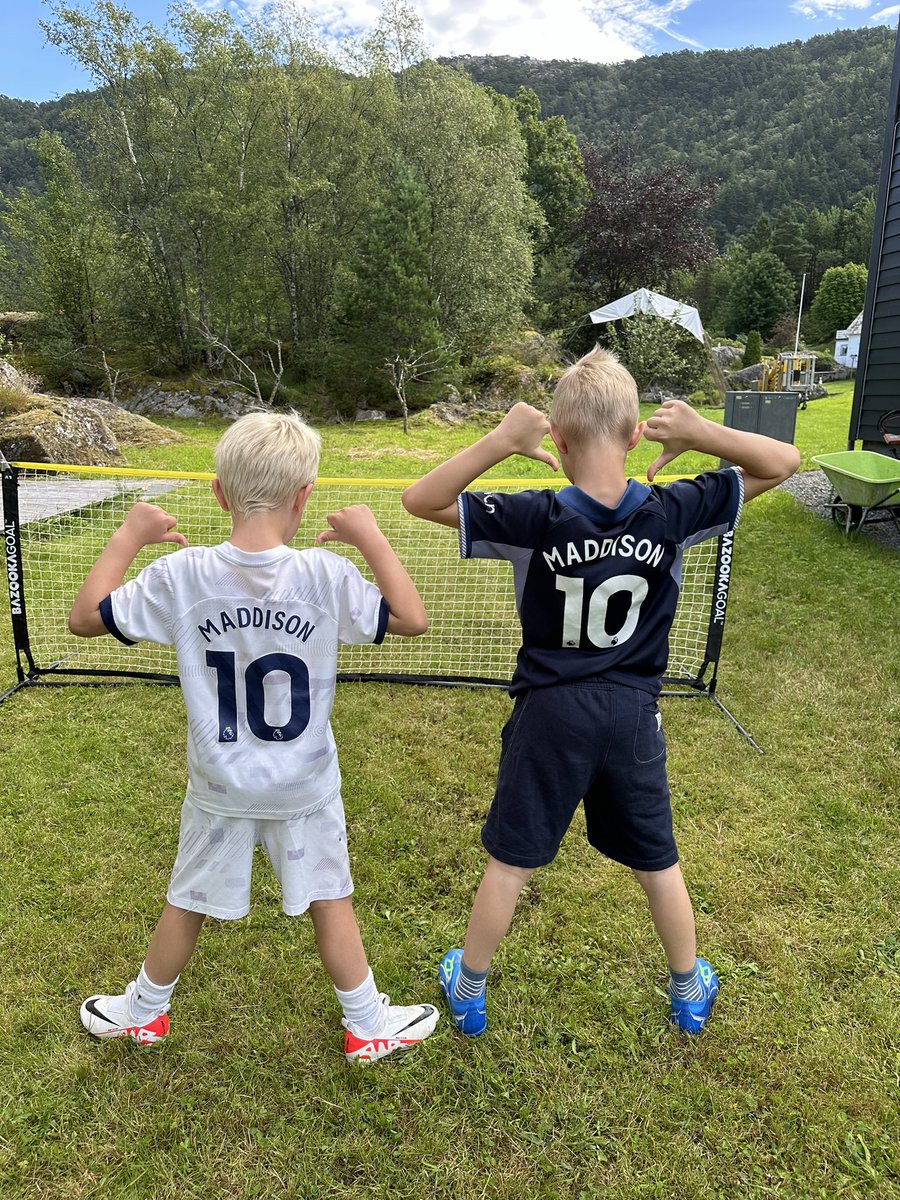 Frekkis82's tweet photo. Two little fans from Norway @Madders10 https://t.co/kpshXH0Y8e