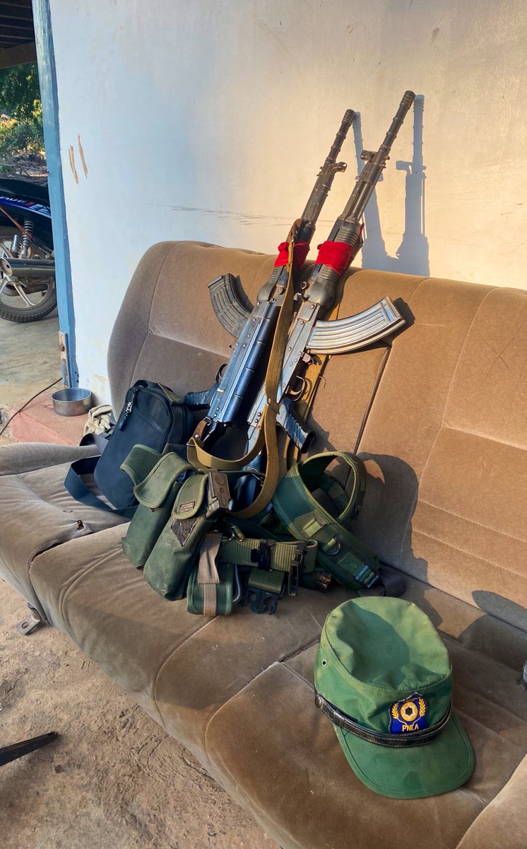 john_hq3's tweet image. In Karenni State earlier this year, I met joint resistance forces from Pa-Oh National Liberation Army and Karenni Nationalities Defence Force.
They arrived back from fighting in Shan State against the junta. Took some rest, food, and went back to fight for their country.