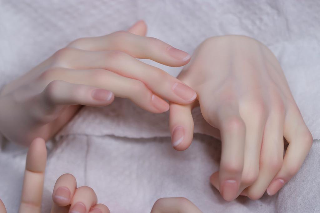 blackjelly_'s tweet photo. 给少年记的手上了妆，给手指上也画了隐约血丝
#sng #BJD https://t.co/hkivYm2boM