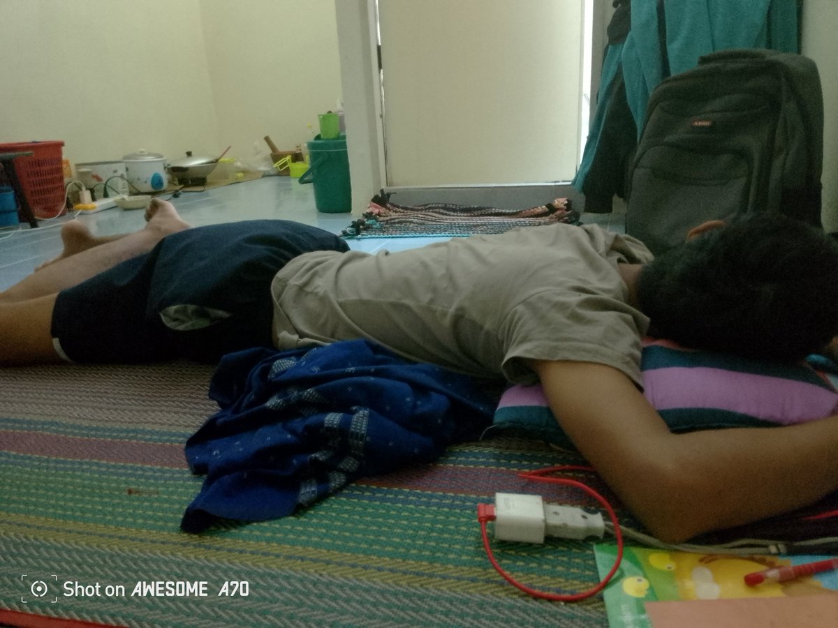 MyoMinPain85362's tweet photo. အခန်းဖော်ကောင်လေး👉🍑 https://t.co/zVbpBTgGRL