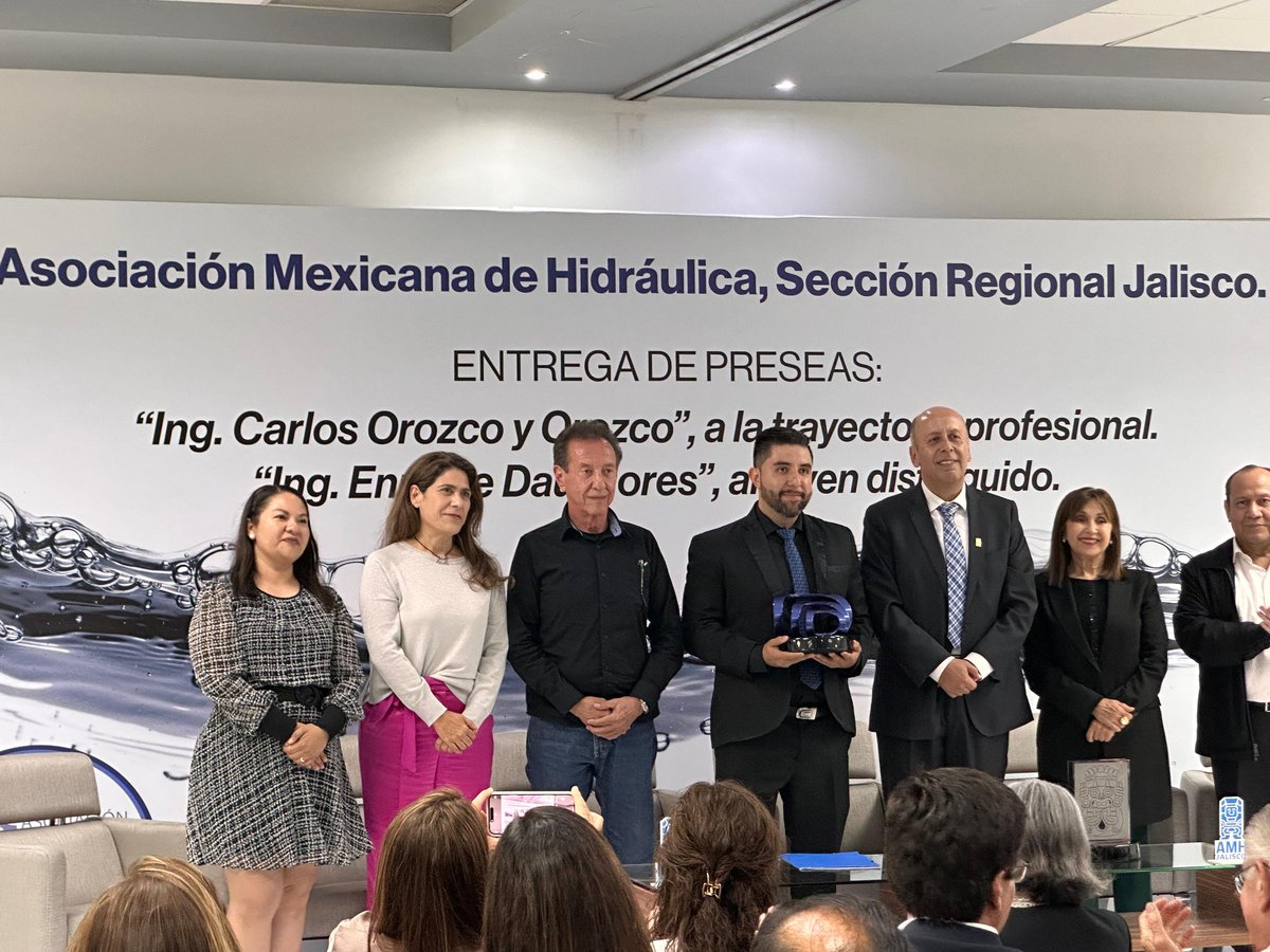 ingmirnamis's tweet photo. Asistí en representación de #NuestroPresidente @luisbarbozanino a la entrega de Preseas Ing. Carlos Orozco y Orozco e Ing. Enrique Dau Flores de la #AMHJalisco, un gran acierto del #ConsejoDirectivo el cambio de formato de esta premiación anual. Felicidades a los galardonados. https://t.co/bII9a8CB0B
