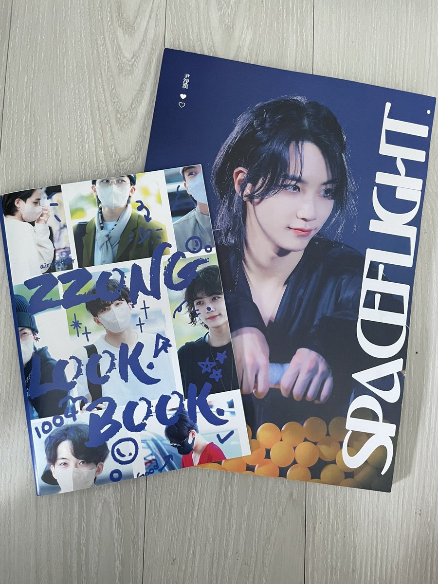Airsony08's tweet photo. 세븐틴 정한 비공굿 포토북+룩북 원가 이하 급처 양도

일괄 2.0

Seventeen photocard MD carat land 액자 포토카드 에스쿱스 정한 조슈아 준 호시 원우 우지 디에잇 민규 도겸 승관 버논 디노 인컴플릿 후드티 콘서트 캐럿랜드 캐랜 엠디 팀세븐틴 이즈위 특전 https://t.co/RyLvY516gB