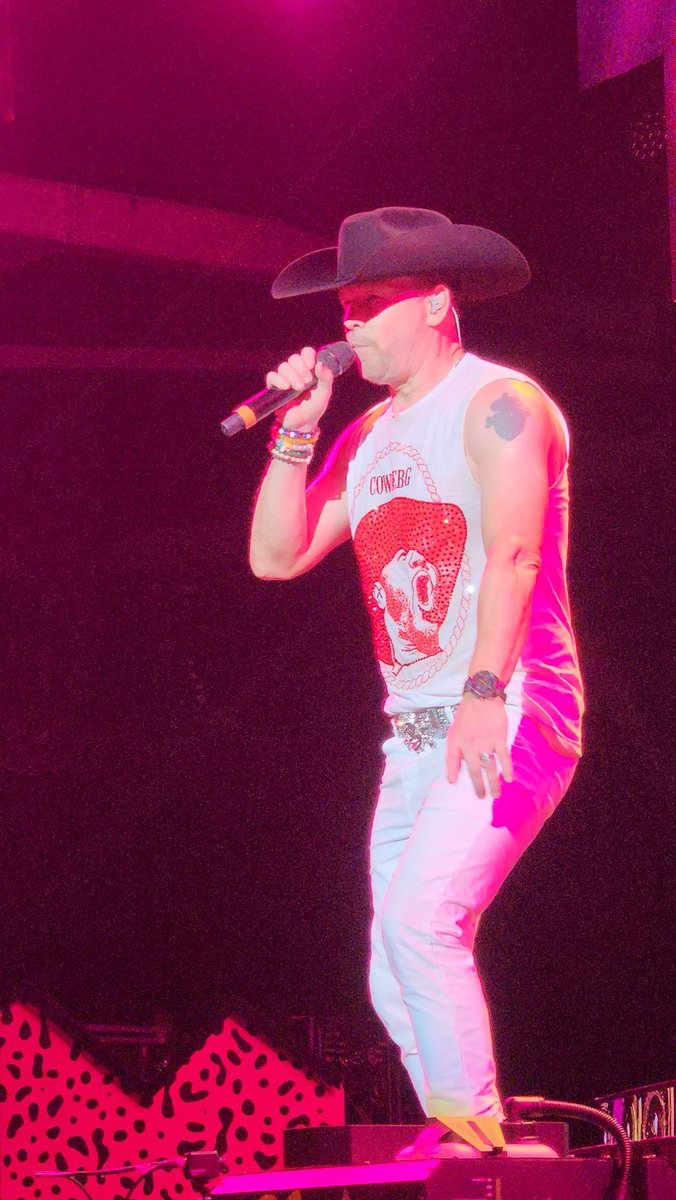 JEEPGRL732's tweet photo. #cowberg 🤠🔥💜 thank you @DonnieWahlberg https://t.co/7J8MDrPCeS