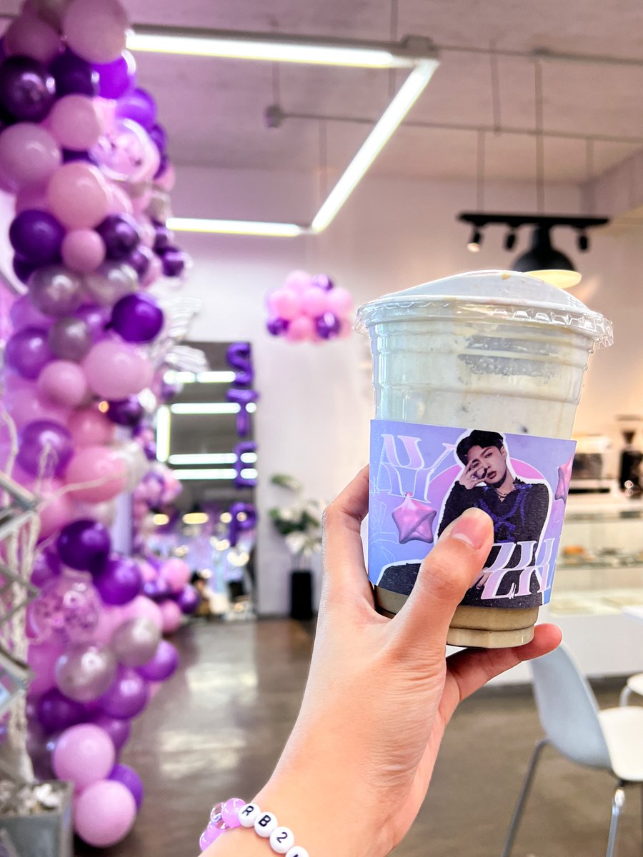 WarnerMusicPH's tweet photo. Lay Cupsleeve event today at Cafe 408 βοΈβ¨ Come visit us! π
#LayStepatCafe408
#LAY_STEPbySTEP
#LAYs_STEP
#LayZhang #ZhangYixing
@layzhang @lay_studio https://t.co/InHbkI0b2W