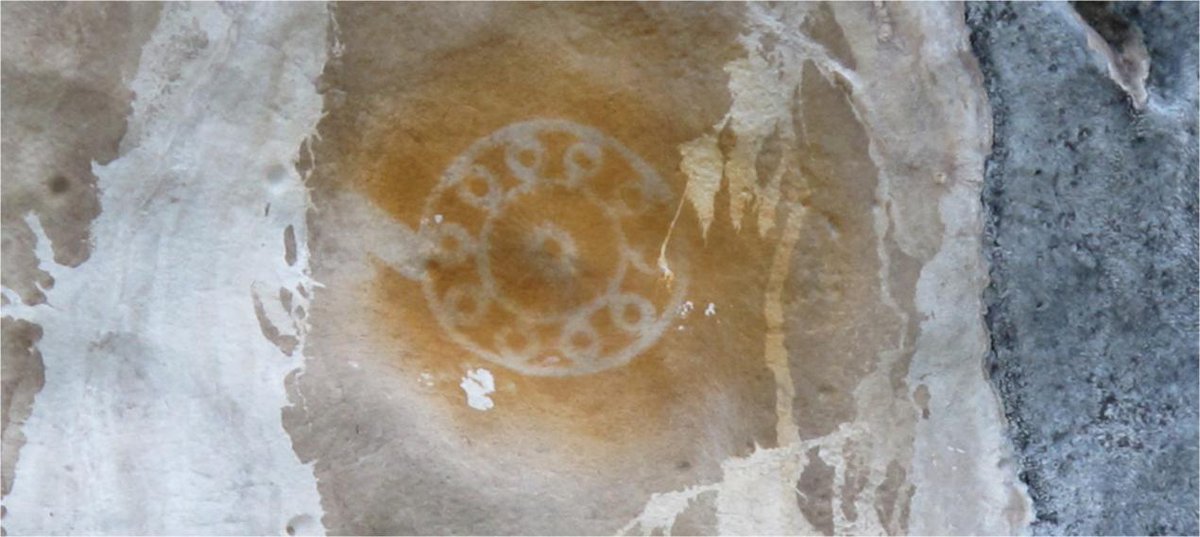 kallinikos1980's tweet photo. Seni cadas Papua memang penuh kejutan. Roda di Tebing Sunmalelen, Misool, Raja Ampat ini, disemprotkan ke tebing dengan semacam stensil. #gambarcadas #misool #rockart https://t.co/ZNQwQVVKUi