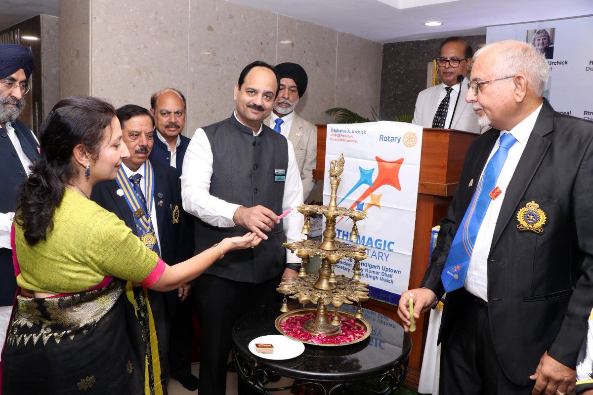 waliakk's tweet photo. @rotary_uptown @rotary_india The installation ceremony of the President Rtn Vijay Kumar Dhall and the board for the Rotary year 2024-25 was held with great enthusiasm on July 11, 2024, at Hotel Aroma, Chandigarh. DGE Rtn Ravi Prakash was Chief Guest at function https://t.co/jMcIMmLyIn