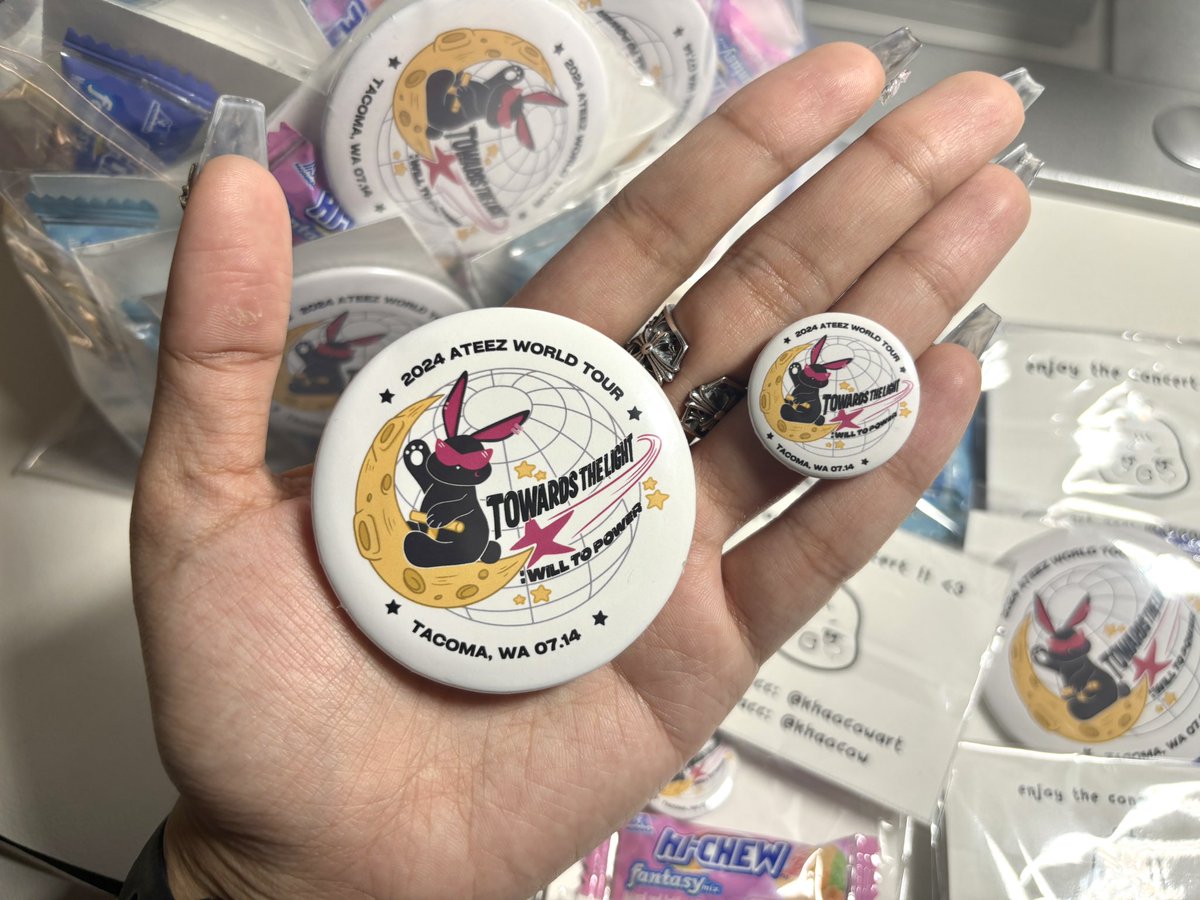 simchxn's tweet photo. mito pins for the ateez tacoma concert 😼🏴‍☠️ if you’re going to the tacoma stop and see me in line, say hello! i’d love to give these freebies out and/or trade :D

#ATEEZ #ATEEZTOUR #TowardsTheLight #Will_To_Power #ATEEZINTACOMA #concertfreebies https://t.co/M8sgEVqIUL