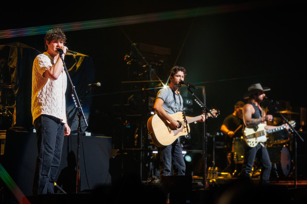 youtubetheater's tweet photo. Nothing better than a country Friday night at #YouTubeTheater! Thank you @coleswindell for bringing your #WinTheNight Tour to Inglewood with @DylanScottCntry &amp; @RestlessRoad! https://t.co/XJFmGMAKyS
