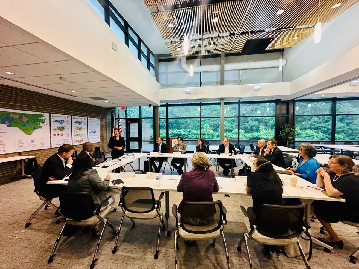 Great discussion today with <a href="/SteveBenjaminSC/">Steve Benjamin</a>, senior advisor to the president and director of the office of public engagement!. For the NC Hispanic Chamber of Commerce was a great opportunity to lay the groundwork for future collaboration to better serve Latino businesses in NC.