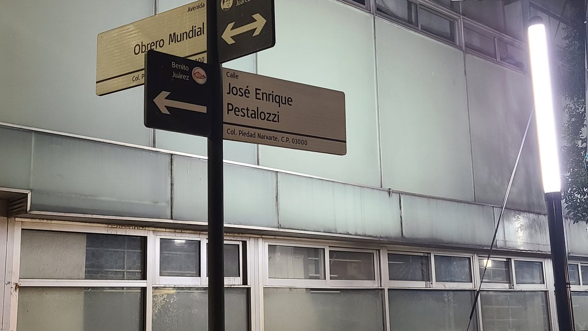 CirezDanDM's tweet photo. A dónde se solicita qué se levante este tiradero? Lleva ya dos semanas y reduce el paso peatonal en Obrero Mundial y Pestalozzi en la colonia #PiedadNarvarte @BJAlcaldia @NarvarteVecinos @_Narvarte https://t.co/BCq91atQkD