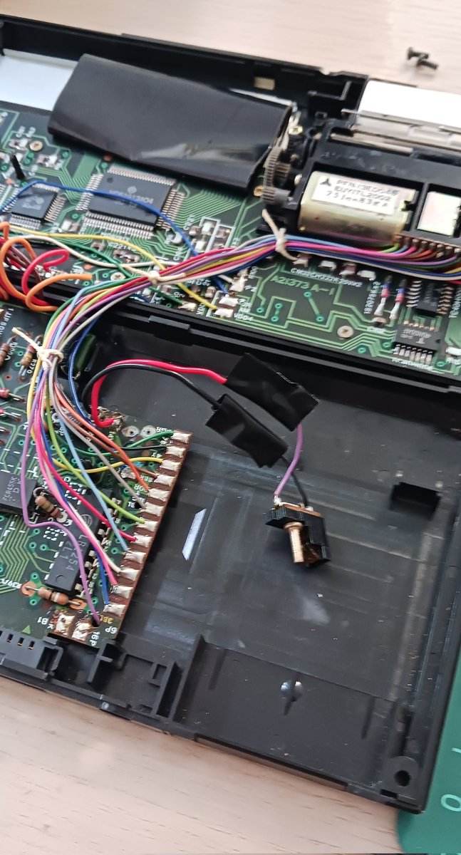 umipi's tweet photo. I tried to change the battery to exterminal powwer supply my #PocketComputer #PB300 that couldn't charging.
It was successful using battery case is for 100 yen shop's mini leutor♪ https://t.co/pQ9LgSHPAb