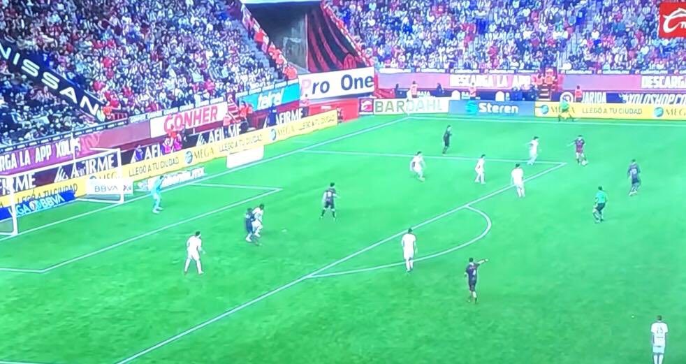 JerryGarrix's tweet photo. @calientesports @somoscalientetv @Chivas @chivastvmx @Xolos @espn @FOXSportsMX  @J_Pietra @AztecaDeportes  
Memorable @LigaBBVAMX 

Ustedes deben tener una mejor toma, y nunca la pasaron ni revisaron.

#ChiVar #LigameMeX https://t.co/8fv4DVxWMb