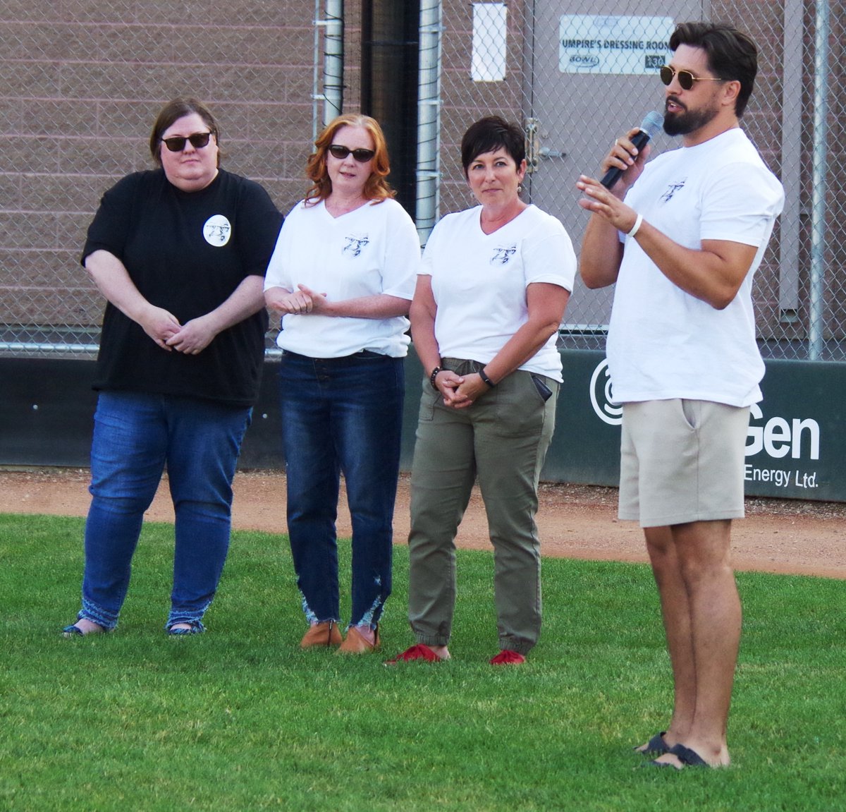 GordieHoweSport's tweet photo. The @StoonCubs18uAAA honoured the memory of Heath Muggli with a tribute night on Friday at Cairns Field against the @ecredsoxAAA, who are from Muggli’s hometown of Muenster. Muggli served the baseball community in numerous roles including umpire and broadcaster. #Wearefamily. https://t.co/4wqvSjX4Vq