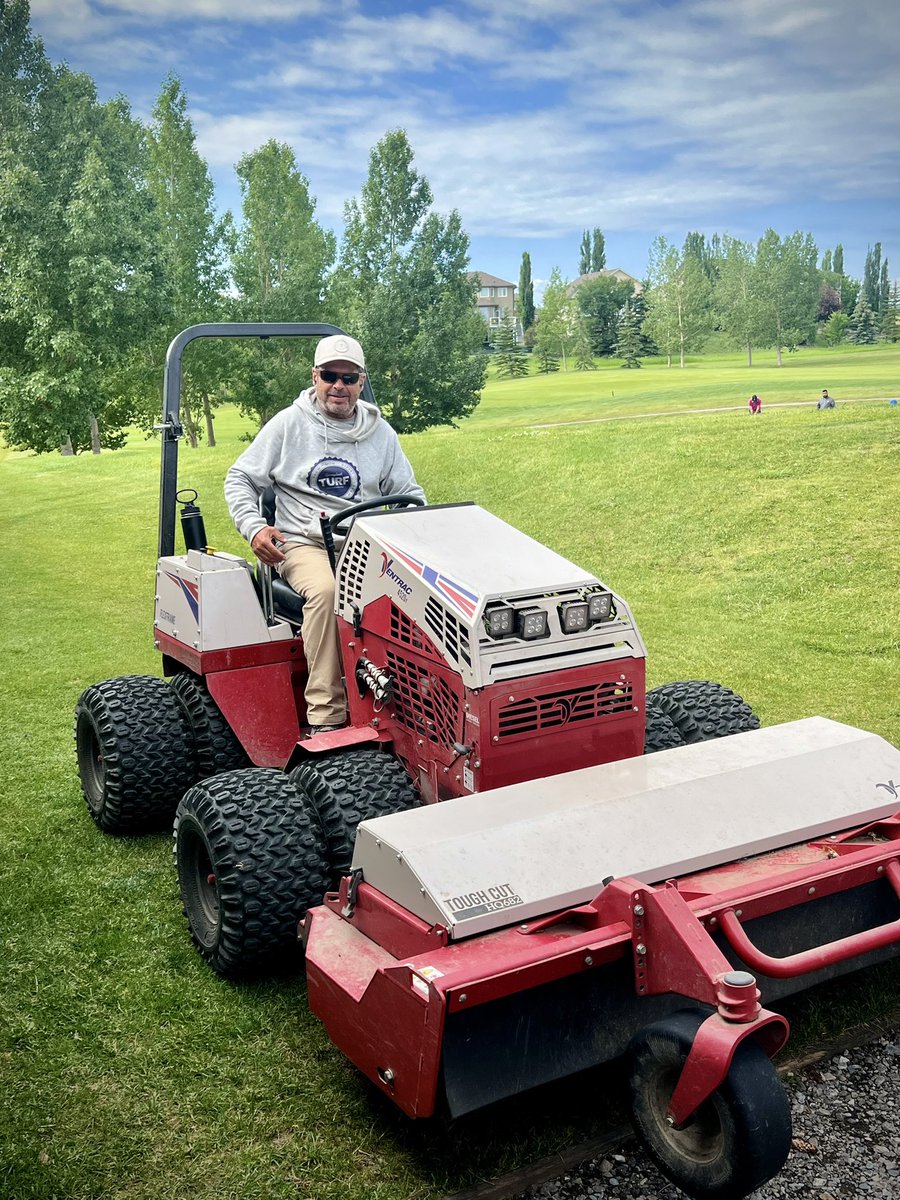 SpringbankLinks's tweet photo. This double-wheeled Ventrac mower is the best purchase ever for us. It cuts slopes like a mountain goat 🐐 It has a slope meter to warn on the tipping point and has allowed us to cut places we have never been before.
#SpringbankLinks #VentracMower #Turfcare https://t.co/4WohoXoQXO