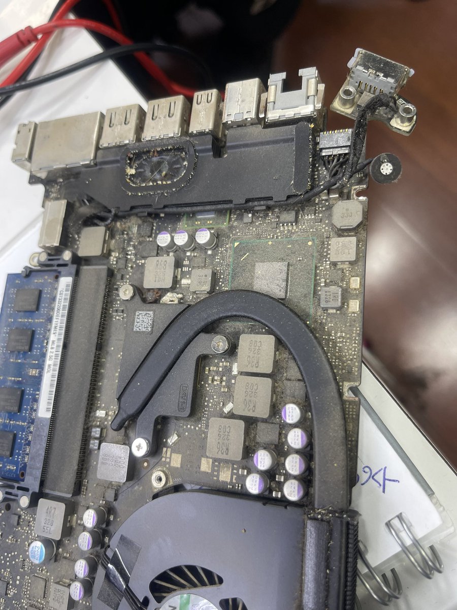 Macinside0's tweet photo. A1278 MacBook Pro año 2012 mantenimiento 🧑‍🔧 🇨🇱 #chile #macinside https://t.co/PmZj5QuowI