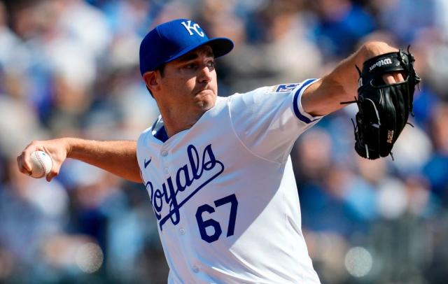 TradaPicks's tweet image. This Man is a Walking 6 Innings Pitched ⚾️😴

Seth Lugo "OVER" 17.5 Outs

89% HR on the season averaging an INSANE 19.26 Outs

Lugo has hit 10 straight on the road averaging 20 outs

9/12 BOS batter have an increased K% against Fastballs which is 26.6% of Lugos Arsenal…