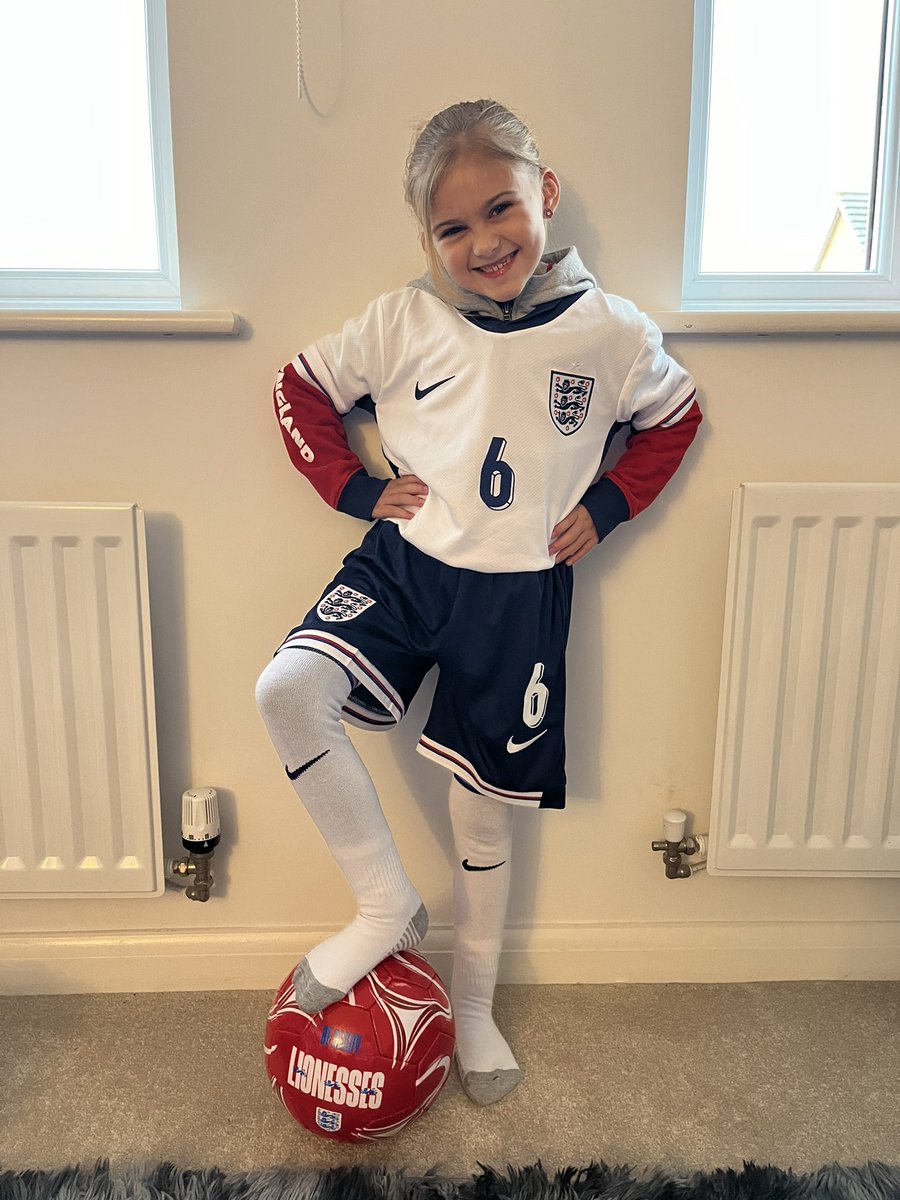 Louk09's tweet photo. Thank you Millie Bright for making my little girl so happy, you made her night 💗⚽️🏴󠁧󠁢󠁥󠁮󠁧󠁿 @Mdawg1bright https://t.co/TxbIrJB1sy