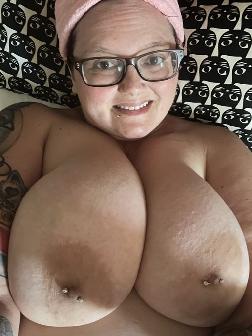 Sometimes life is flopping in bed and having a topless existential crisis https://t.co/zS0qIzZpPN<a href="/tag/mvsales"class="tags"><span>#mvsales</span></a>