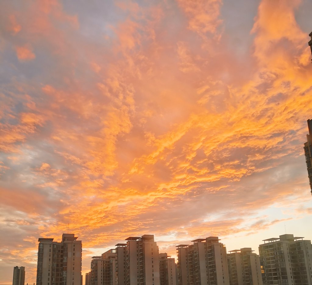 xiao9985's tweet photo. 襄阳雨后的晚霞太美了
#襄阳 https://t.co/VV2ur92Nkm