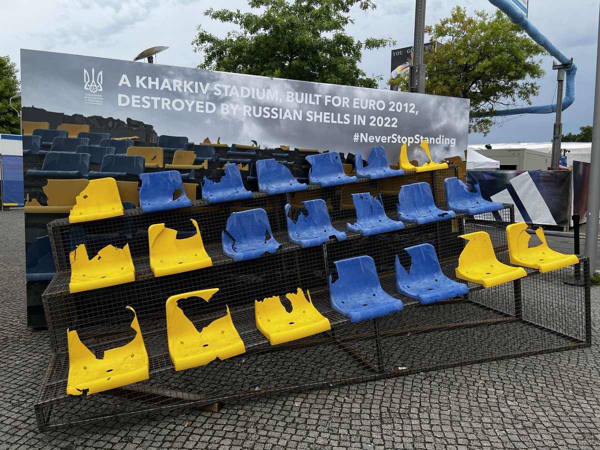 NLinDeutschland's tweet photo. Beeindruckend…
Die 🇳🇱🇺🇦Botschaftern in Berlin 🇩🇪 gemeinsam bei der Ausstellung des durch die russische Kriegsaggression zerstörten Fußballstadions in Charkow.
#EURO2024 #OnsOranje #Makeiev #Ukraine #NATO #oranjefussball https://t.co/s3J0DHjE0q