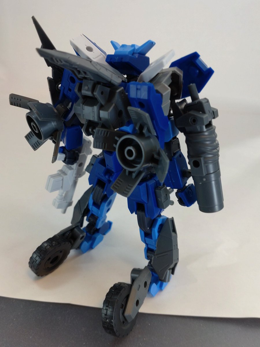 LECROSSBONES's tweet image. #カスタマイズミッションズEX
#スグミッションズコース
リュカオン

フォレスティエリの高機動改修機
脚部ローラーダッシュと大型ブースターの併用により高い機動力を持つ