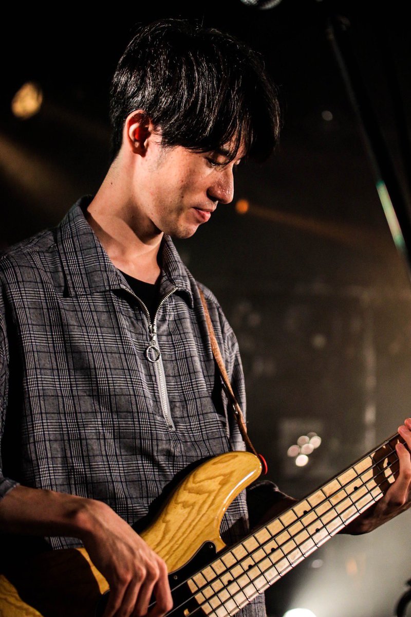 cru_cre's tweet photo. 🎂HAPPY  BIRTHDAY🎂

本日はCRUISIN' CREWのナイスベーシスト秋川諒太の誕生日です！！これからもクルクルベースとして頑張っていきましょう！

おめでとうございます〜🎉

お祝いメッセージはこちらへどうぞ！
@RyotaAkikawa_ba 

photo by @kotorinsky777 https://t.co/doemxrfkMu