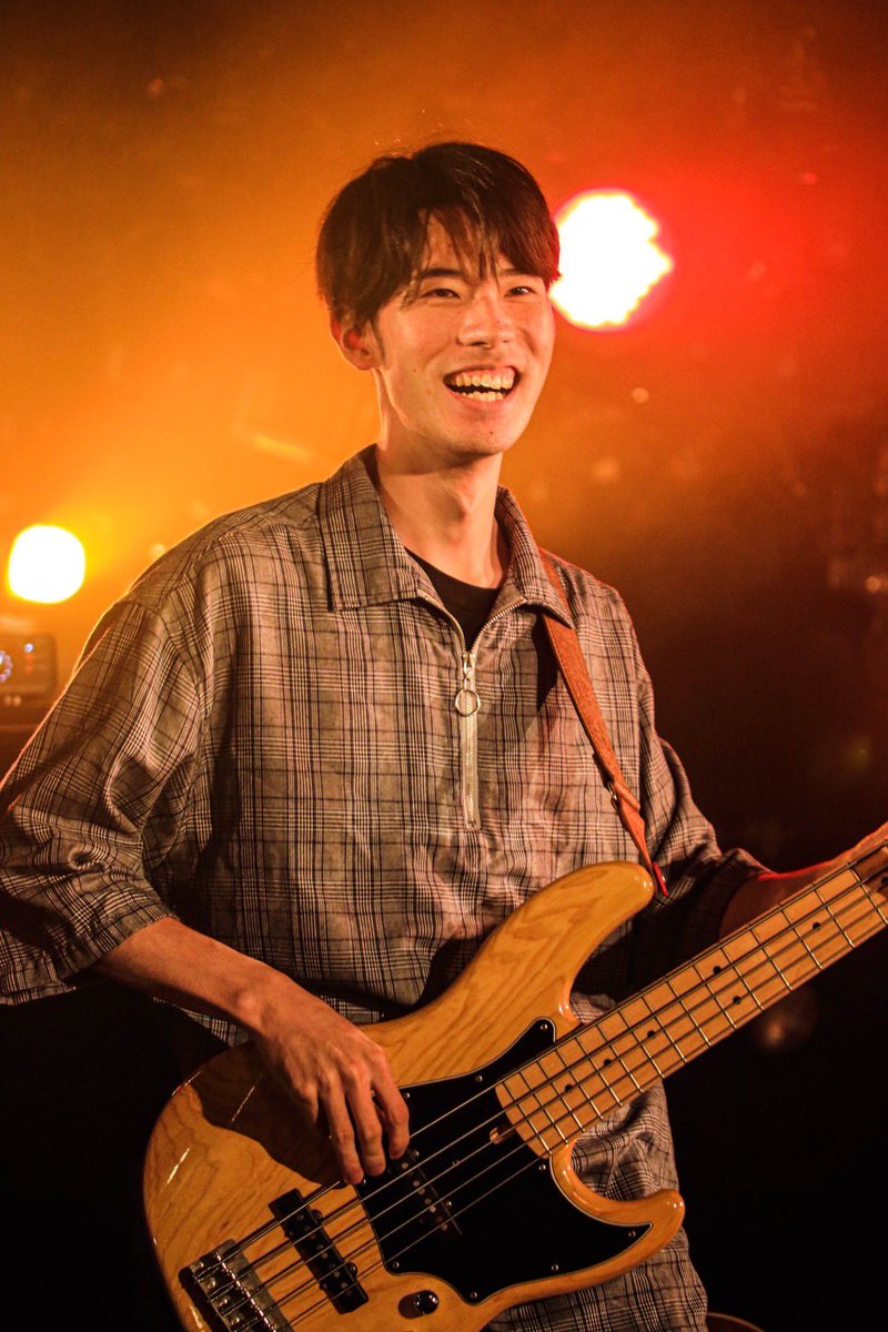 cru_cre's tweet photo. 🎂HAPPY  BIRTHDAY🎂

本日はCRUISIN' CREWのナイスベーシスト秋川諒太の誕生日です！！これからもクルクルベースとして頑張っていきましょう！

おめでとうございます〜🎉

お祝いメッセージはこちらへどうぞ！
@RyotaAkikawa_ba 

photo by @kotorinsky777 https://t.co/doemxrfkMu
