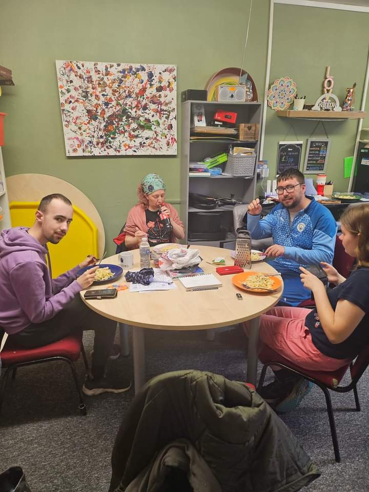 Rainbow_Stars1's tweet image. Tuesday in the hub!! Homemade carbonara and chocolate crispy cake. All requested by our members , supported by our fabulous volunteers.

#inclusivecooking
#makingchoices
#supportingeachother