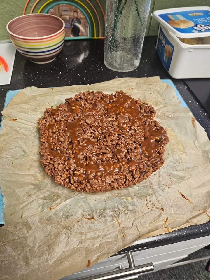 Rainbow_Stars1's tweet image. Tuesday in the hub!! Homemade carbonara and chocolate crispy cake. All requested by our members , supported by our fabulous volunteers.

#inclusivecooking
#makingchoices
#supportingeachother