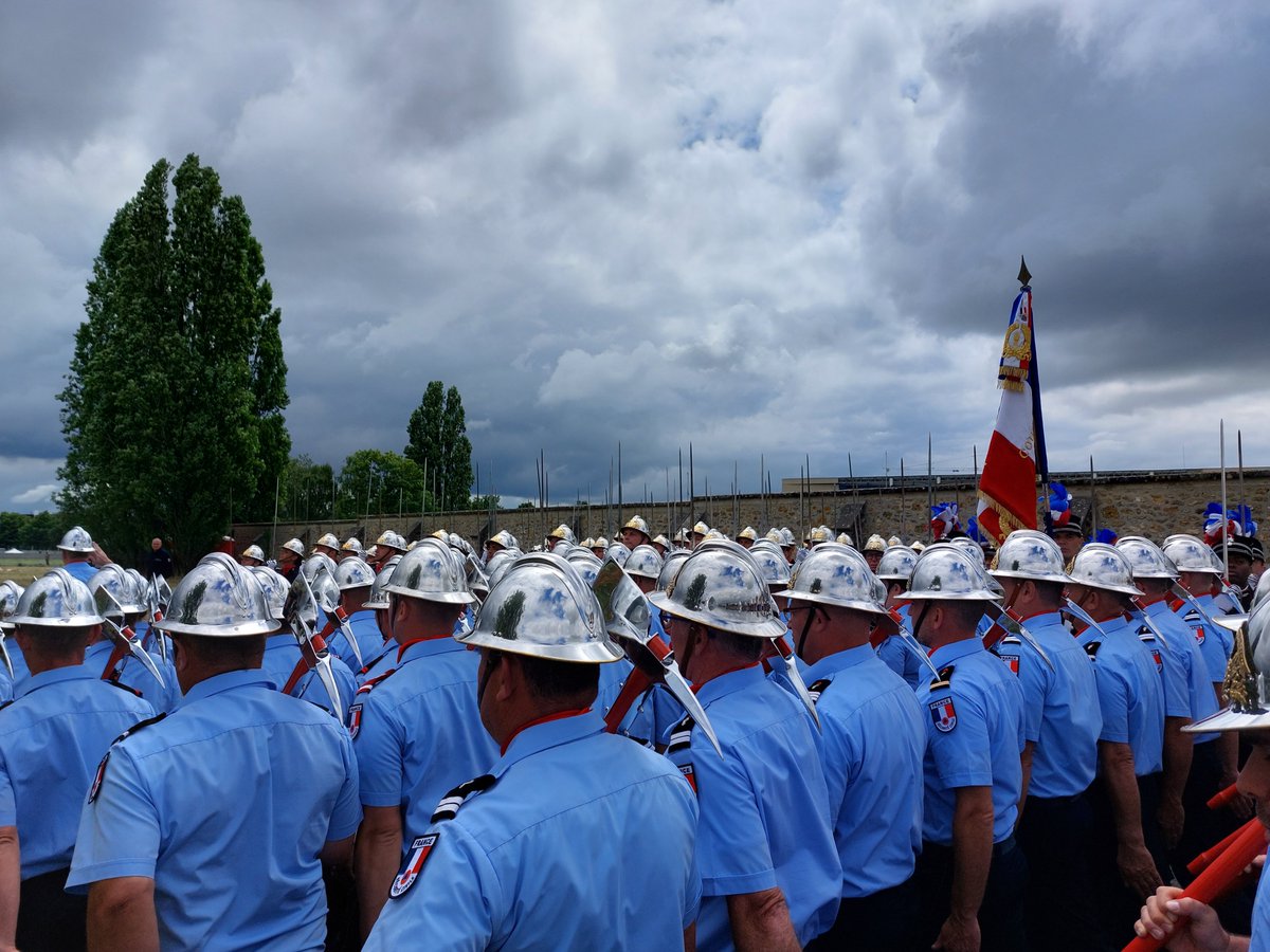 17bspf (@17ebspf) on Twitter photo Discipline, courage, cohésion sont les fondement des valeurs des femmes et des hommes qui composent le 17è bataillon des sapeurs-pompiers de France.
Demain, ils seront fiers de représenter les Sapeurs-Pompiers de France
<a href="/Gouv_mili_Paris/">Gouverneur militaire de Paris (GMP)</a> <a href="/Interieur_Gouv/">Ministère de l'Intérieur</a> <a href="/SecCivileFrance/">Sécurité Civile</a> <a href="/COZ_EST/">COZ EST 🇫🇷 🇪🇺</a> Discipline, courage, cohésion sont les fondement des valeurs des femmes et des hommes qui composent le 17è bataillon des sapeurs-pompiers de France.
Demain, ils seront fiers de représenter les Sapeurs-Pompiers de France
<a href="/Gouv_mili_Paris/">Gouverneur militaire de Paris (GMP)</a> <a href="/Interieur_Gouv/">Ministère de l'Intérieur</a> <a href="/SecCivileFrance/">Sécurité Civile</a> <a href="/COZ_EST/">COZ EST 🇫🇷 🇪🇺</a>