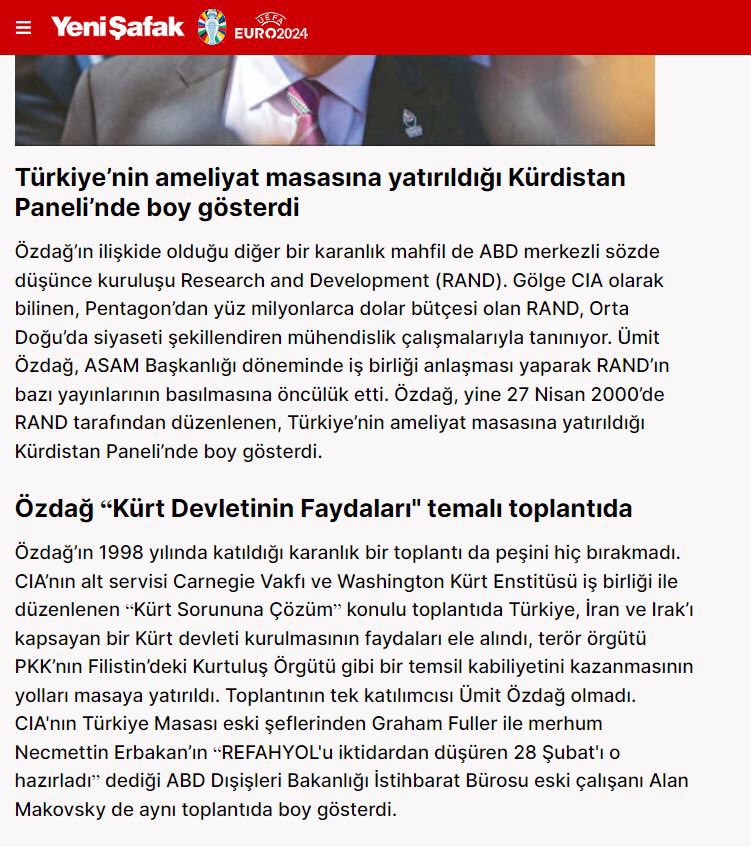 umitozdag's tweet photo. Yeni Şafak gazetesinin AKBİL’ci tosunları, bu toplantıya Türk Dışişleri Bakanlığı İstihbarat ve Araştırma Genel Müdürlüğü’nün ricası ile katıldım. İçeride ne konuşulduğunu Türk devleti öğrenmek istiyordu. Biletimi Dışişleri Bakanlığı aldı. Toplantıya katılabilmem için gereken düzenlemeyi Washington Büyükelçiliğimiz yaptı. Yapan kişi halen emekli büyükelçi ve milletvekili. Washington’da bir Türk istihbaratçının evinde kaldım. Dönünce raporumu verdim. Hadi dağılın artık. Sizin şerrinizden Allah koruyor, devlet biliyor. @zaferpartisi