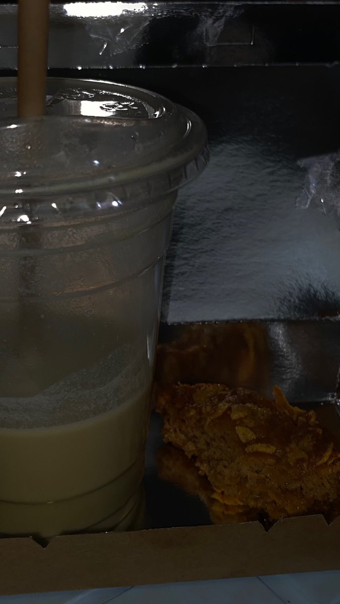 erireisuhnshine's tweet photo. Got an appointment so I had to go π
but took these home!
Strawberry matcha latte π€ cereal cookie
May bago na naman akong favorite combo sa @cafe408_
#LayStepatCafe408 πππ https://t.co/lx7n7i7hBx