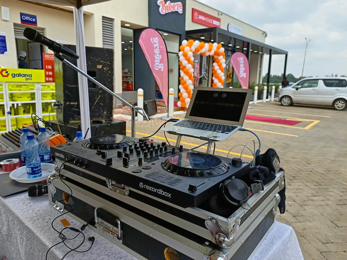 Djaay_kaji's tweet photo. So you are doing a Corporate Event Or Activation? ๐ Djaay Kaji Djaay Kaji I'll sort you out!!ASAP!! 072350290 ๐ฉ
#SoundHire
#DjServices
#PublicAdress
For all your Events
๐ Quality Speakers
๐Live Dj
๐Good Music
๐Wireless Mics https://t.co/1UvOt60yBk