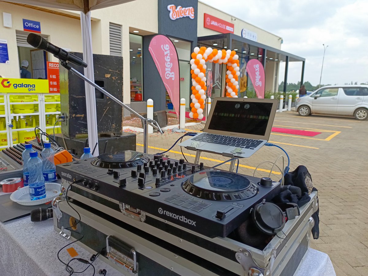 Djaay_kaji's tweet photo. So you are doing a Corporate Event Or Activation? ๐ Djaay Kaji Djaay Kaji I'll sort you out!!ASAP!! 072350290 ๐ฉ
#SoundHire
#DjServices
#PublicAdress
For all your Events
๐ Quality Speakers
๐Live Dj
๐Good Music
๐Wireless Mics https://t.co/1UvOt60yBk