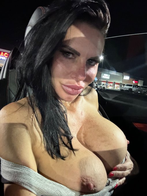 MILF in a Drop both TOPS 🔌🔌 Catch Me If You Can 💨 💋 #FuckAMILFRIDAY https://t.co/B04jjfSwMi<a href="/tag/fuckamilfriday"class="tags"><span>#fuckamilfriday</span></a>