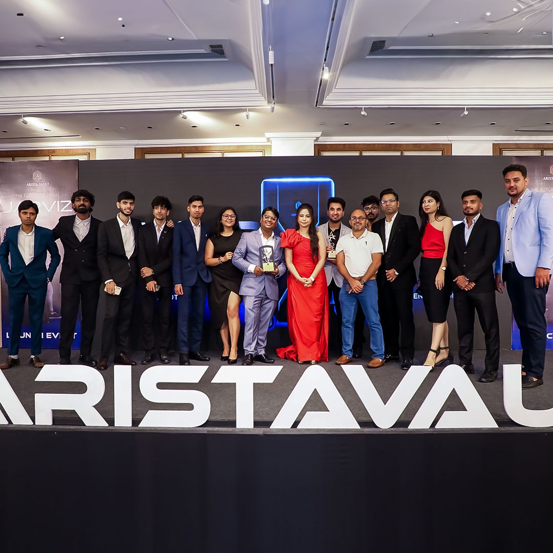 aristavault's tweet photo. Celebrating our hard work and the launch of Jarviz luggage! Here’s to the power of teamwork.🙌🥂
#AristaVault #wearegenjarviz #switch2smart #smartluggage https://t.co/0RsXmNHJJF