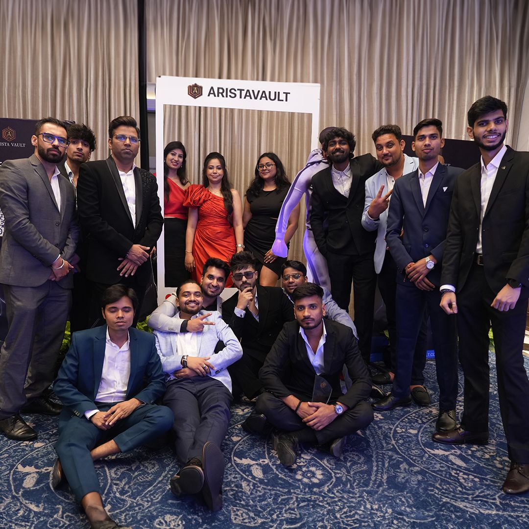 aristavault's tweet photo. Celebrating our hard work and the launch of Jarviz luggage! Here’s to the power of teamwork.🙌🥂
#AristaVault #wearegenjarviz #switch2smart #smartluggage https://t.co/0RsXmNHJJF